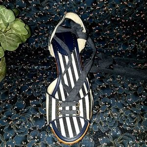 NWOT Cloth Striped Sandals